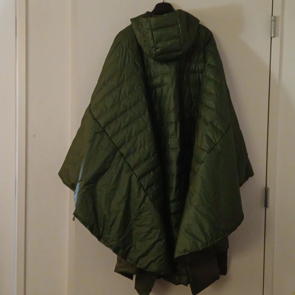 RAINS Trekker Cape Evergreen Large - NWT - Picture 7 of 9